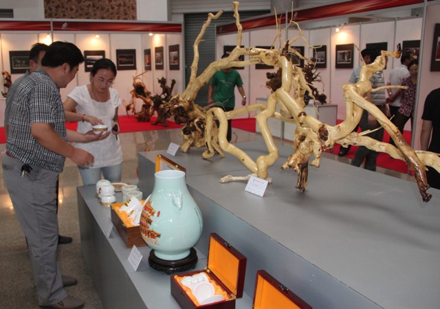 民間藝術(shù)展 添彩招遠(yuǎn)黃金節(jié)
