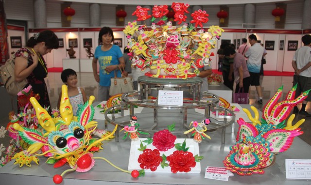 民間藝術(shù)展 添彩招遠(yuǎn)黃金節(jié)