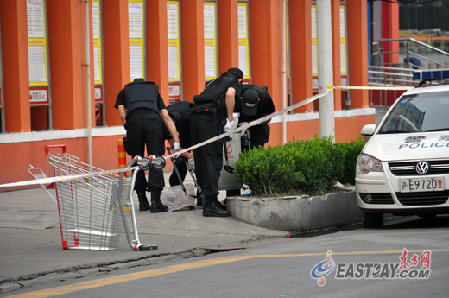 上海一男子在超市寄包柜內放置炸彈并引爆(圖)