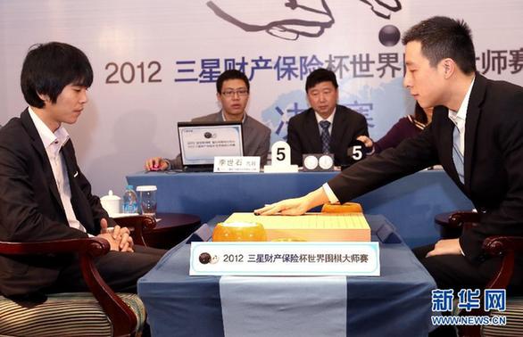 世界圍棋大師賽：古力對(duì)陣?yán)钍朗? style=
