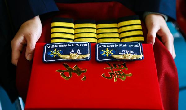 中國首批2名搜救直升機女機長上崗 均畢業(yè)于上海