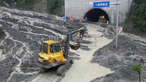 北川暴雨致老縣城全面被淹 通往關內生命通道任禹路中斷