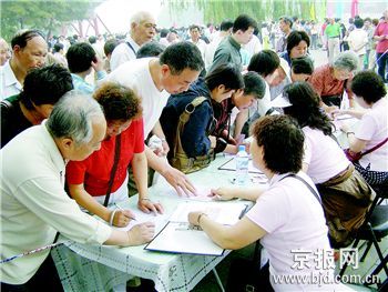 家長(zhǎng)相親會(huì)7年之癢:選媳像選妃 淘婿如淘金