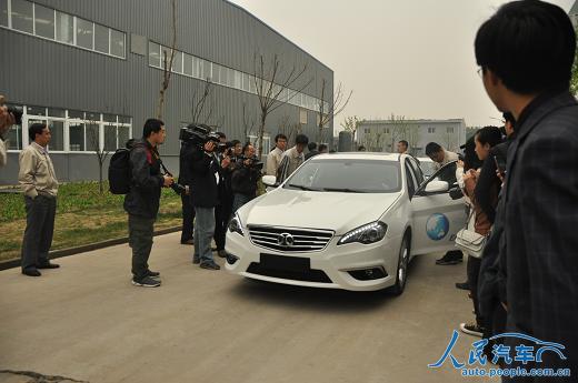 “新能源規(guī)劃”獲批 北汽純電動出租車率先交付