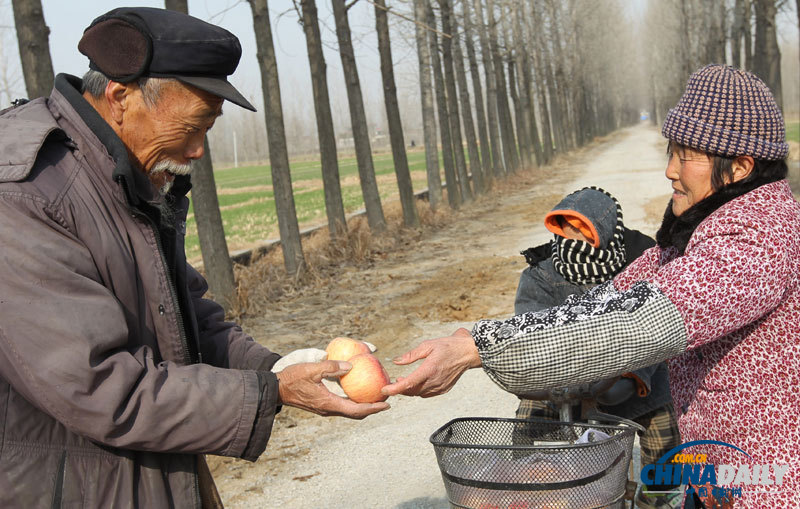 圖片故事：75歲“好人老李”義務養路16年