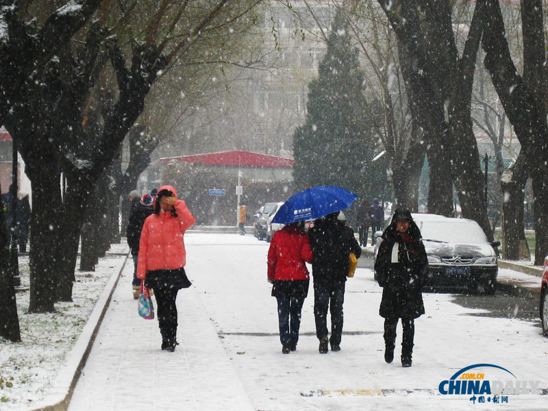 北京迎來(lái)冬天第二場(chǎng)雪 明日仍有降雪（組圖）