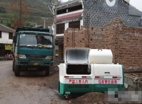 貴州畢節(jié)悶死少年垃圾桶印標(biāo)語(yǔ):嚴(yán)禁人畜入內(nèi)