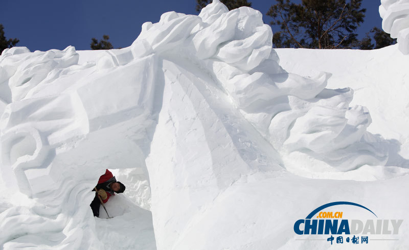 長春國際瓦薩滑雪節即將開幕 大型雪雕現雛形