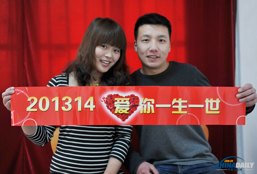 “萬年真愛日”各地情侶扎堆結婚