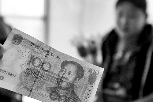 男孩義賣賺錢是假幣 家長(zhǎng)要出一萬(wàn)請(qǐng)騙子站出來(lái)