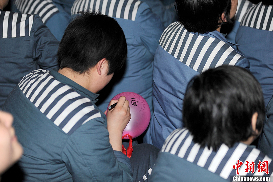 陜西女子監獄舉行元宵晚會 大跳騎馬舞