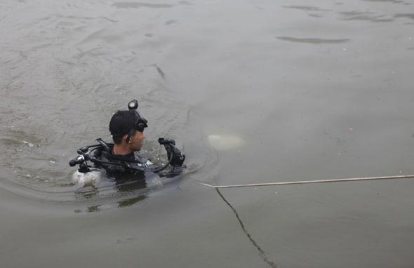 武警警官鄭益龍舍身救人生死不明 萬千網友真情呼喚