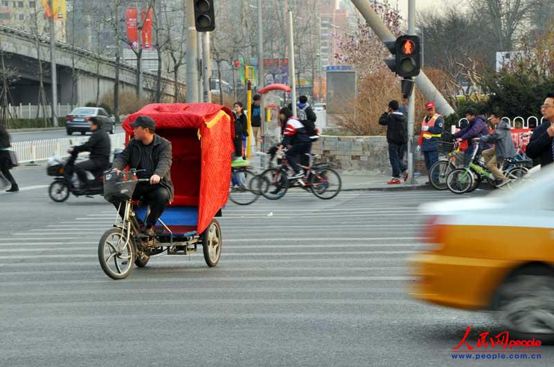 五花八門的中國(guó)式過(guò)馬路（組圖）