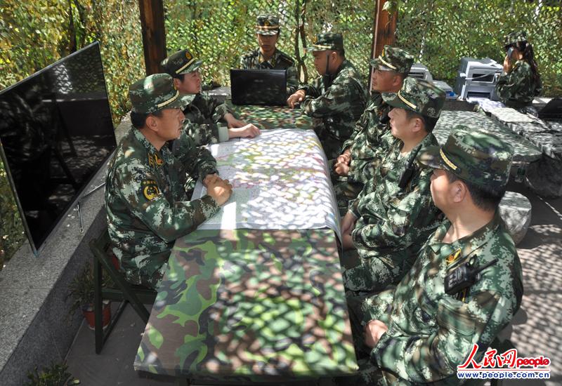 召開作戰會議 高清:武警涼山森林支隊請戰赴雅安救援