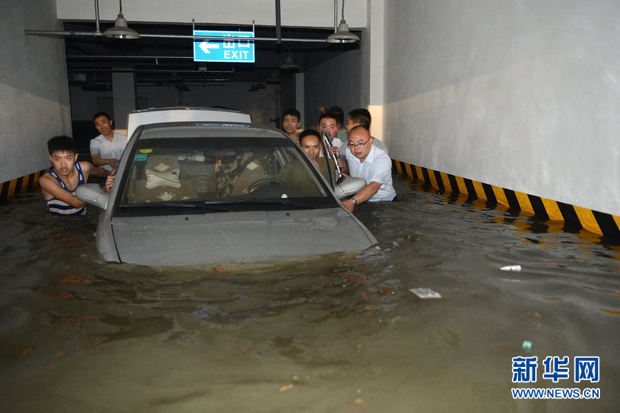成都暴雨內城“看海”居民困