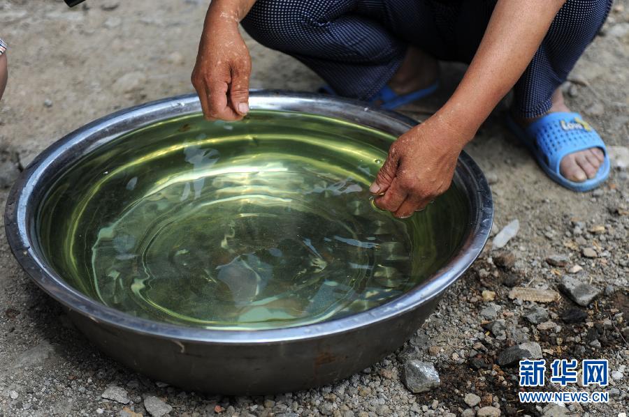 地下水成“綠茶”污染20多年該誰(shuí)治？