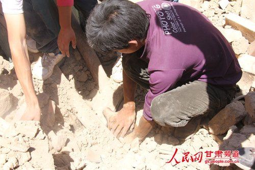 甘肅地震“狗堅強(qiáng)”：小黃狗被埋31小時獲救