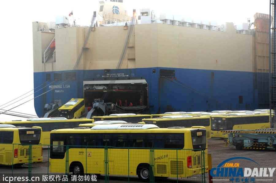 350輛國產豪華客車從連云港口岸出口沙特