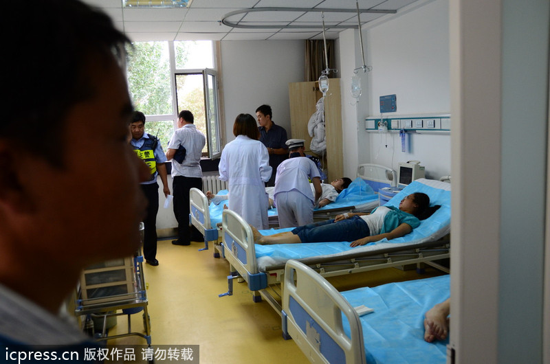 蘭州一客車發(fā)生側翻 致5死14傷