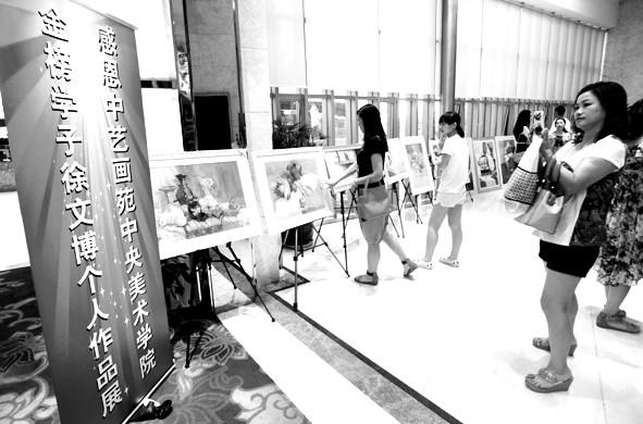 武漢家長花20萬辦謝師宴 名貴瓷器贈(zèng)送賓客(圖)