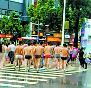 佛山一健身俱樂部員工拉不夠客 需去鬧市“裸奔”