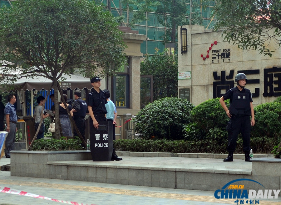 成都成華區發生警匪槍戰 2疑犯被制服1人在逃