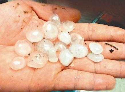 武漢一日內(nèi)高溫雷電降雨冰雹 仍難解創(chuàng)紀(jì)錄酷暑