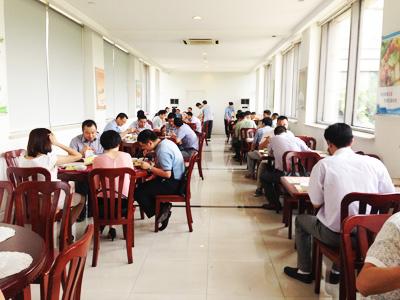溫州公務(wù)接待每餐人均不超60元 官員稱沒錢進(jìn)大飯店
