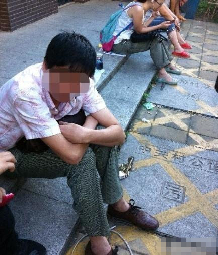 監(jiān)友：李某是獄警開心果 有伙食費(fèi)可吃到火腿腸