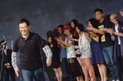 撒貝寧調(diào)侃濮存昕：您再不老，我們就瘋了