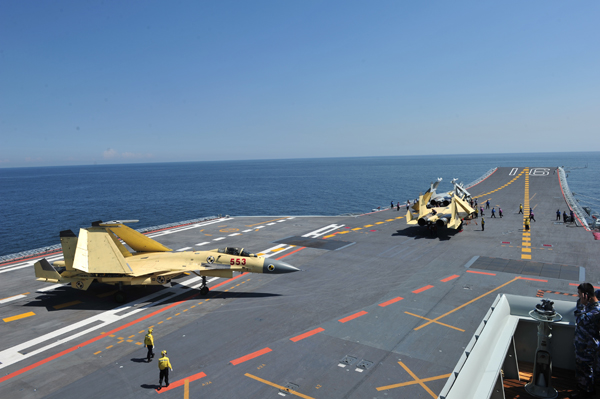 殲-15艦載戰(zhàn)斗機(jī)完成最大重量起降試驗(yàn)