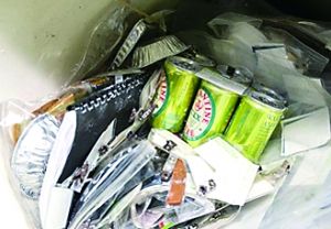 喬布斯“時(shí)光膠囊”被挖出 時(shí)隔30年重見(jiàn)天日(圖)