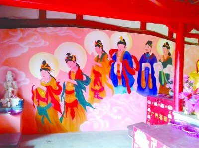 遼寧古寺壁畫被修復(fù)成“紅配綠” 令人咋舌(圖)