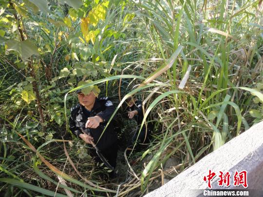 無證村民駕無牌摩托車 妻兒3人墜落山谷1人死亡