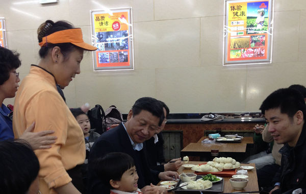 探訪慶豐包子鋪：顧客排到400多號(hào) 7旬老翁改口味(圖)