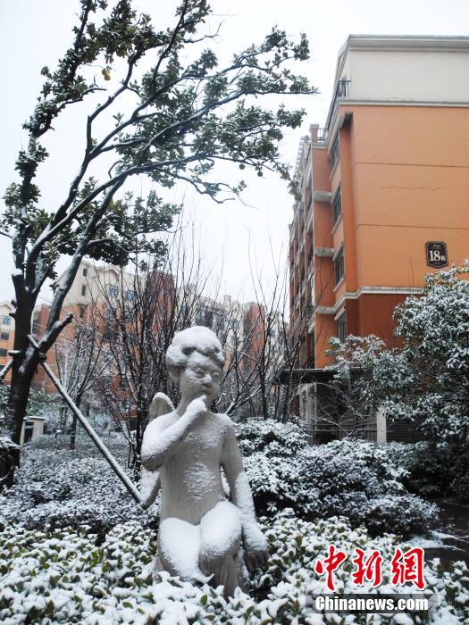 全國(guó)多地迎來(lái)2014年第一場(chǎng)降雪
