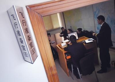 90后空姐4年沒回家過年 稱光環(huán)背后辛苦自己清楚