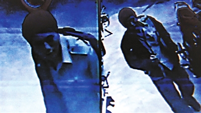 云南“巧家爆炸案”一審宣判兩被告死刑 兩被告當(dāng)庭向受害人磕仨響頭