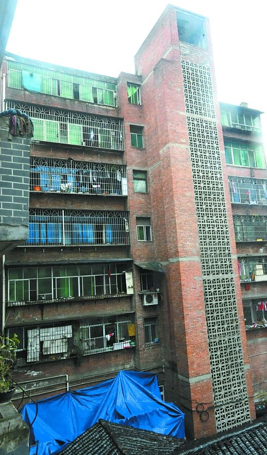 女子為省80元開鎖錢 用繩子從七樓爬窗進(jìn)屋墜亡(圖)