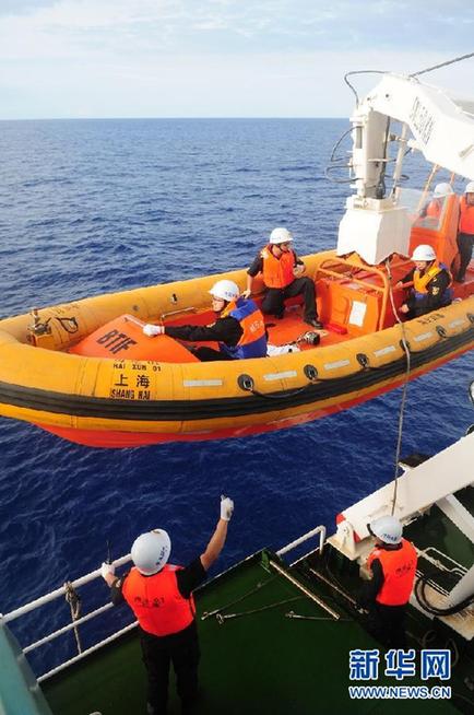 “海巡01”輪接到可疑物體信息 全速駛往疑似水域