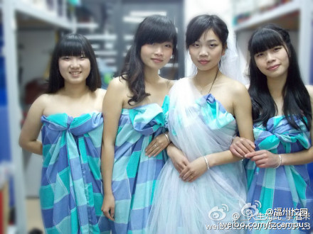 福州女大學(xué)生拍床單“婚紗”照 網(wǎng)友狂點(diǎn)贊(圖)