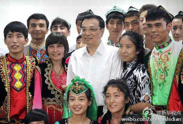 李克強(qiáng)：教師是知識(shí)的導(dǎo)師，生活的父母
