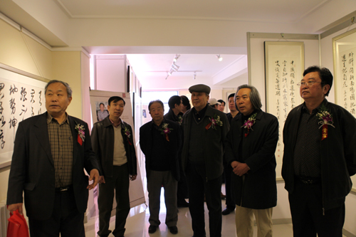 中青年書畫家精品暨近代名家書畫展在津舉行