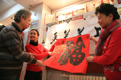 迎新春送春聯(lián)關愛老干部書畫聯(lián)誼筆會舉行