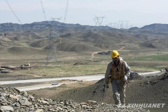 疆電外送工程實現“煤從空中走、電送全中國”