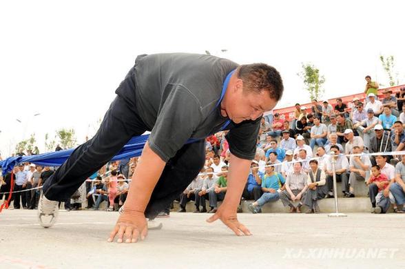 阿肯阿依特斯大會上演精彩民族體育