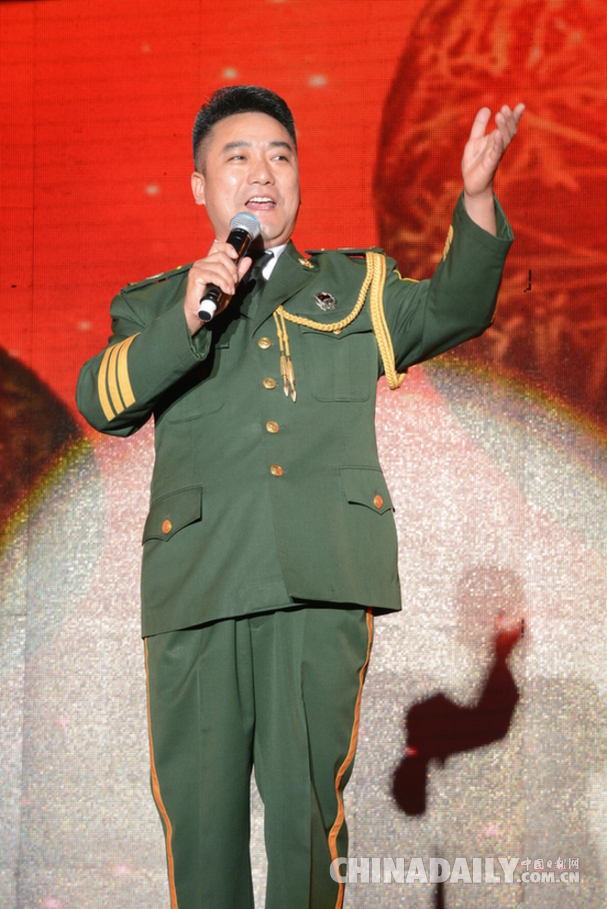 霍城縣舉辦“科古爾琴薰衣草園演唱會”