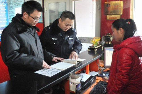 奎屯市公安局集中開展節(jié)前治安大檢查