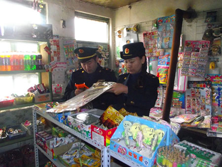 新疆哈密市工商局開展校園周邊環境專項清查工作