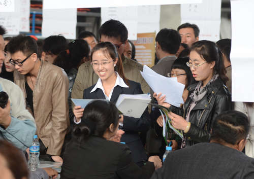 石河子大學(xué)兩天舉辦5場(chǎng)招聘會(huì) 807家單位提供2萬(wàn)余就業(yè)崗位